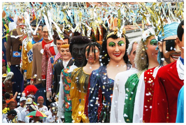 Na terça-feira de Carnaval, os principais bonecos gigantes de Olinda percorrem as ladeiras