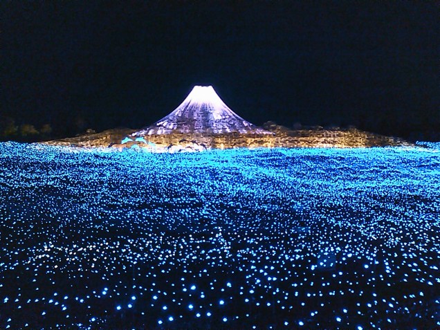 <strong>Iluminação de inverno do Parque Nabana no Sato </strong><strong>–</strong><strong> <a href="https://viajeaqui.abril.com.br/paises/japao" rel="Japão" target="_blank">Japão</a></strong> O Parque Nabana no Sato em Kuwana, Japão, está florido o ano todo, pois seu foco é no cultivo de flores em campos coloridos. No inverno, de outubro a maio, o parque fica ainda mais especial graças ao Festival de Luzes que ilumina todo o complexo <strong>Iluminação de inverno do Parque Nabana no Sato </strong><strong>–</strong><strong> <a href="https://viajeaqui.abril.com.br/paises/japao" rel="Japão" target="_blank">Japão</a></strong> O Parque Nabana no Sato em Kuwana, Japão, está florido o ano todo, pois seu foco é no cultivo de flores em campos coloridos. No inverno, de outubro a maio, o parque fica ainda mais especial graças ao Festival de Luzes que ilumina todo o complexo