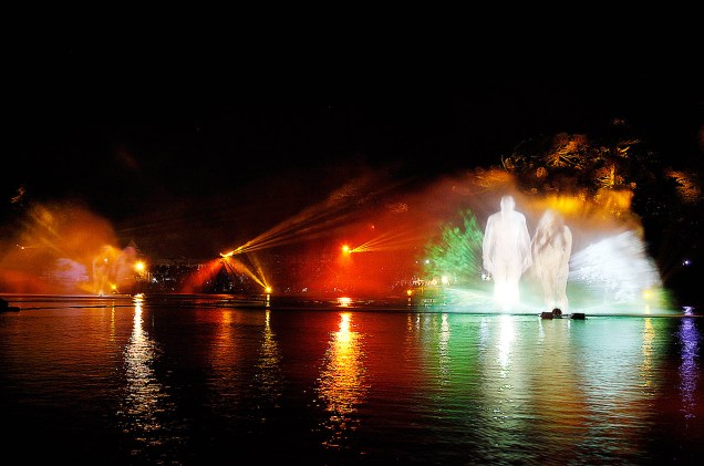 Show de luzes e água faz parte da programação do Natal Luz na cidade gaúcha