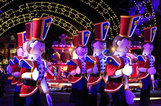 O Grande Desfile de Natal é uma das maiores atrações da cidade