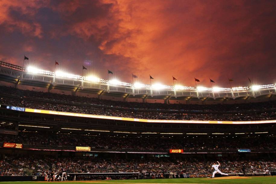 O beisebol é o passatempo nacional dos norte-americanos e em nenhum outro lugar ele é mais reverenciado que no Yankee Stadium de Nova York O beisebol é o passatempo nacional dos norte-americanos e em nenhum outro lugar ele é mais reverenciado que no Yankee Stadium de Nova York