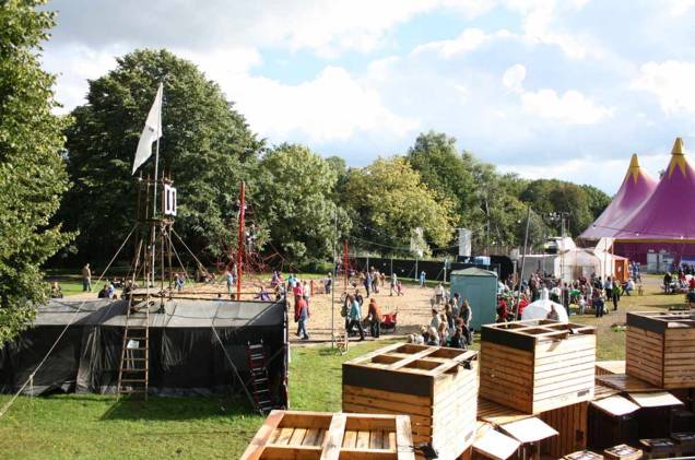 <strong>Noorderzon, Groningen</strong> Em 11 dias, os espectadores podem conferir manifestações de teatro, artes plásticas dança e música. <strong>Noorderzon, Groningen</strong> Em 11 dias, os espectadores podem conferir manifestações de teatro, artes plásticas dança e música.