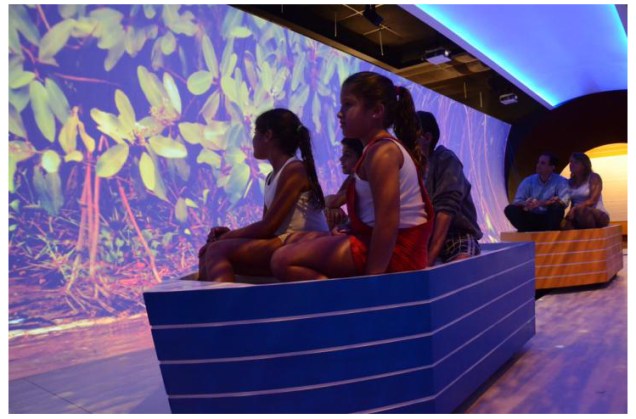 Em um túnel do espaço Nossos Leitos, no Museu da Gente Sergipana, atração do ano no Guia Brasil 2013, os visitantes podem conhecer os ecossistemas da região através de imagens projetadas em 360º
