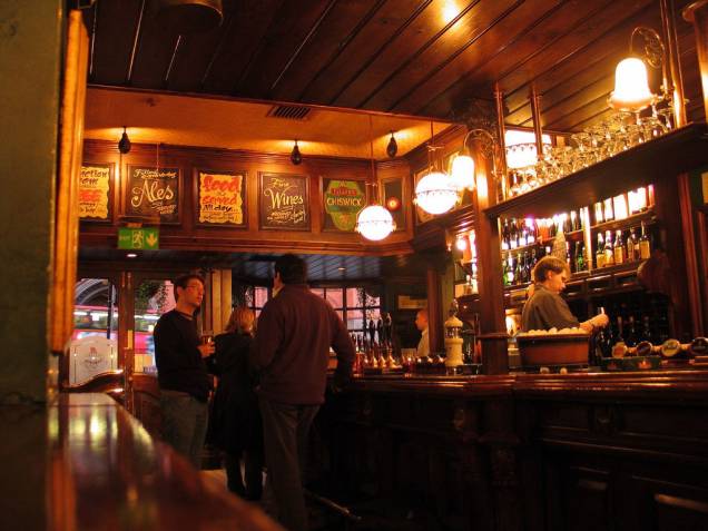 Cada britânico tem seu pub preferido, onde é tirada sua cerveja favorita e onde seus amigos se encontram. Londres possui uma série de casas com uma atmosfera única e envolvente