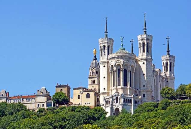 A Notre Dame de Fourvière é uma das igrejas mais bonitas que você irá visitar na <a href="https://viajeaqui.abril.com.br/materias/franca-paris-lyon-avignon" rel="França" target="_blank">França</a>