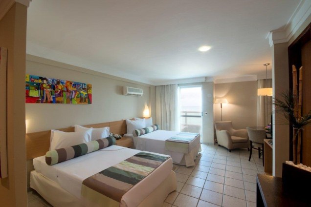 Suíte Luxo Twin do hotel Beach Class Suites, em Recife, Pernambuco