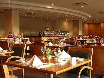 Um dos restaurantes do <strong>Novotel Center Norte</strong>, localizado em <a href="https://viajeaqui.abril.com.br/cidades/br-sp-sao-paulo" rel="São Paulo" target="_blank">São Paulo</a>, <a href="https://viajeaqui.abril.com.br/estados/br-sao-paulo" rel="São Paulo" target="_blank">São Paulo</a>