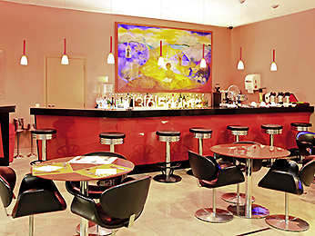 365 Bar do <strong>Novotel Jaragua Convention</strong>, localizada em <a href="https://viajeaqui.abril.com.br/cidades/br-sp-sao-paulo" rel="São Paulo" target="_blank">São Paulo</a>, <a href="https://viajeaqui.abril.com.br/estados/br-sao-paulo" rel="São Paulo" target="_blank">São Paulo</a>