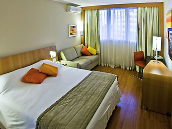 Uma das acomodações do <strong>Novotel Morumbi</strong>, localizado em <a href="https://viajeaqui.abril.com.br/cidades/br-sp-sao-paulo" rel="São Paulo" target="_blank">São Paulo</a>, <a href="https://viajeaqui.abril.com.br/estados/br-sao-paulo" rel="São Paulo" target="_blank">São Paulo</a>