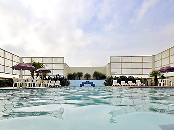 Deck com piscina do <strong>Mercure Nortel</strong>, em <a href="https://viajeaqui.abril.com.br/cidades/br-sp-sao-paulo" rel="São Paulo" target="_blank">São Paulo</a>
