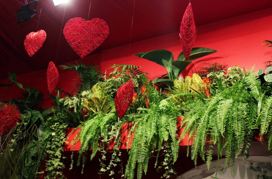 Decoração temática na exposição de arranjos florais