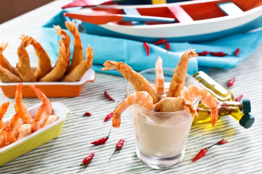 <strong>O Catarina</strong>Especializado em frutos do mar, o bar vai servir durante o Comida di Buteco o <strong>Coquetel de Camarão ao Catarina</strong> - camarões cozidos e empanados servidos com creme. <br /><strong>Onde:</strong> Rua Ministro ferreira Alves, 131, Perdizes – Tel. (11) 2369-5657<br /><strong>Horário de funcionamento: </strong>terça a sexta, das 16h à 0h. Sábado, das 14h à 0h. Domingo, das 14h às 22h. <strong>O Catarina</strong>Especializado em frutos do mar, o bar vai servir durante o Comida di Buteco o <strong>Coquetel de Camarão ao Catarina</strong> - camarões cozidos e empanados servidos com creme. <br /><strong>Onde:</strong> Rua Ministro ferreira Alves, 131, Perdizes – Tel. (11) 2369-5657<br /><strong>Horário de funcionamento: </strong>terça a sexta, das 16h à 0h. Sábado, das 14h à 0h. Domingo, das 14h às 22h.