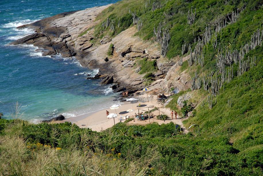 <strong>6. <a href="http://viajeaqui.abril.com.br/estabelecimentos/br-rj-buzios-atracao-praia-olho-de-boi" rel="Olho-de-Boi, Búzios, Rio de Janeiro">Olho-de-Boi, Búzios, Rio de Janeiro</a></strong>A trilha íngreme e não sinalizada que parte do canto direito da Praia Brava demora aproximadamente 20 minutos para ser percorrida, mas a Olho-de-Boi compensa o esforço. O prêmio é o mar cristalino, onde dá para ver peixes mesmo sem máscara.