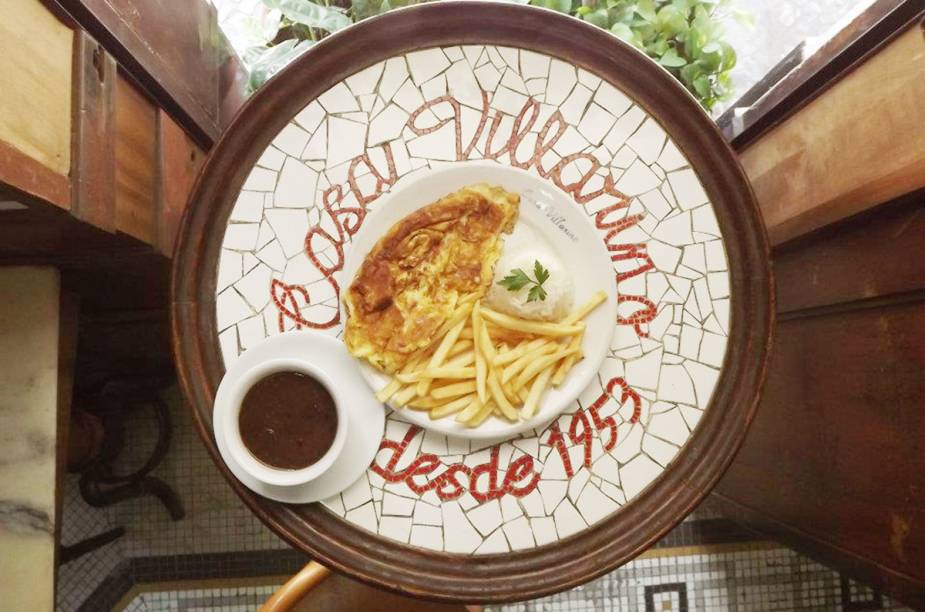 <a href="https://viajeaqui.abril.com.br/estabelecimentos/br-rj-rio-de-janeiro-restaurante-villarino" rel="Villarino" target="_blank"><strong>Villarino</strong></a> O omelete à Felipe Junqueira é uma das opções do Villarino, o bar que é conhecido como um dos berços da Bossa Nova. <a href="https://viajeaqui.abril.com.br/estabelecimentos/br-rj-rio-de-janeiro-restaurante-villarino" rel="Villarino" target="_blank"><strong>Villarino</strong></a> O omelete à Felipe Junqueira é uma das opções do Villarino, o bar que é conhecido como um dos berços da Bossa Nova.