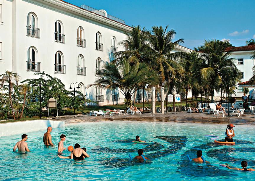 Piscina do Hotel Tropical, que tem até zoológico, em Manaus (AM)