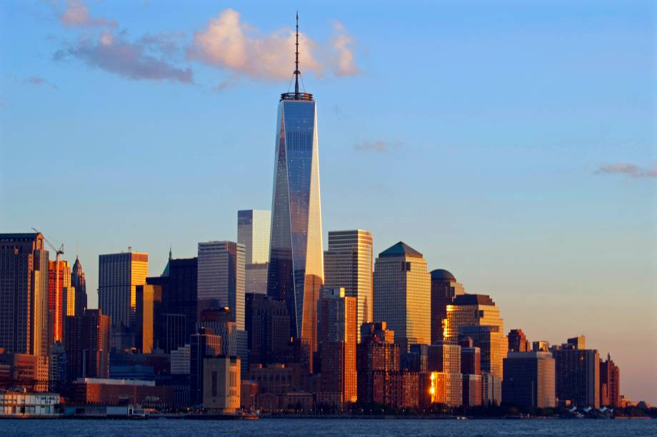 Construído no lugar das torres do World Trade Center, que ruíram em 11 de setembro de 2011, o One World Trade Center foi inaugurado em novembro de 2014 e tornou-se o prédio mais alto dos Estados Unidos, com 541,3 metros de altura Construído no lugar das torres do World Trade Center, que ruíram em 11 de setembro de 2011, o One World Trade Center foi inaugurado em novembro de 2014 e tornou-se o prédio mais alto dos Estados Unidos, com 541,3 metros de altura
