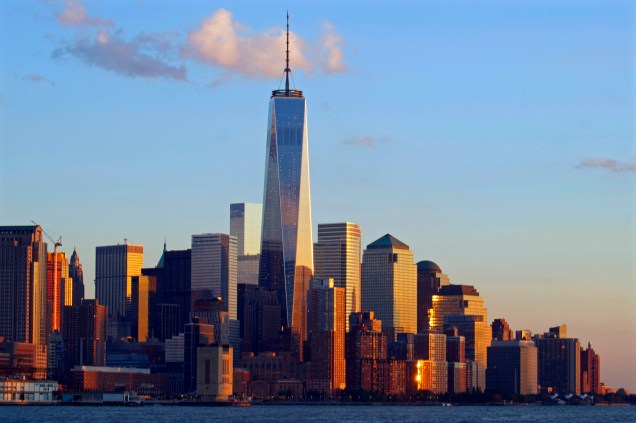 Construído no lugar das torres do World Trade Center, que ruíram em 11 de setembro de 2011, o One World Trade Center foi inaugurado em novembro de 2014 e tornou-se o prédio mais alto dos Estados Unidos, com 541,3 metros de altura Construído no lugar das torres do World Trade Center, que ruíram em 11 de setembro de 2011, o One World Trade Center foi inaugurado em novembro de 2014 e tornou-se o prédio mais alto dos Estados Unidos, com 541,3 metros de altura
