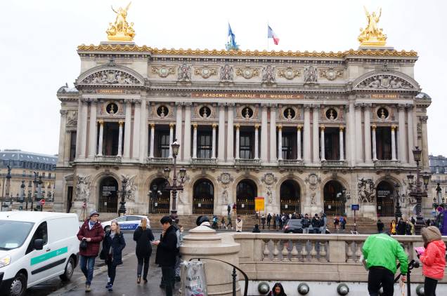 A construção histórica do <a href="http://viajeaqui.abril.com.br/estabelecimentos/franca-paris-atracao-opera-garnier" rel="Palais Garnier" target="_self">Palais Garnier</a>, a antiga Ópera de Paris, é repleta de ricos elementos em sua arquitetura – e inspiraram a obra <em>O Fantasma da Ópera</em>. Erguida por Charles Garnier, ela foi imitada em diversos teatros do mundo inteiro