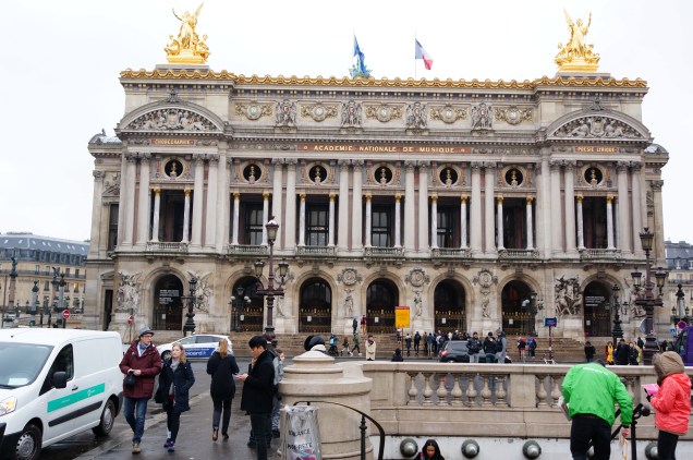 A construção histórica do <a href="https://viajeaqui.abril.com.br/estabelecimentos/franca-paris-atracao-opera-garnier" rel="Palais Garnier" target="_self">Palais Garnier</a>, a antiga Ópera de Paris, é repleta de ricos elementos em sua arquitetura – e inspiraram a obra <em>O Fantasma da Ópera</em>. Erguida por Charles Garnier, ela foi imitada em diversos teatros do mundo inteiro