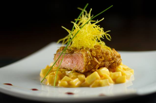 O restaurante <a href="https://viajeaqui.abril.com.br/estabelecimentos/br-rj-rio-de-janeiro-restaurante-opium-hotel-ipanema-plaza" rel="Opium"><strong>Opium</strong></a> terá três opções de pratos principais no jantar da Rio Restaurant Week, entre eles está o salmão Flakes, um filé de salmão empanado servido com cubos de maçã ao creme de maracujá e teryake O restaurante <a href="https://viajeaqui.abril.com.br/estabelecimentos/br-rj-rio-de-janeiro-restaurante-opium-hotel-ipanema-plaza" rel="Opium"><strong>Opium</strong></a> terá três opções de pratos principais no jantar da Rio Restaurant Week, entre eles está o salmão Flakes, um filé de salmão empanado servido com cubos de maçã ao creme de maracujá e teryake