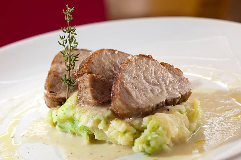 <a href="https://viajeaqui.abril.com.br/estabelecimentos/br-sp-sao-paulo-restaurante-o-pote-do-rei" rel="O Pote do Rei" target="_blank"><strong>O Pote do Rei</strong></a><br />Filet mignon suíno com molho cremoso de maçã verde e purê de batata rústico é um dos pratos para o evento. <em>R. Joaquim Antunes, 224, Pinheiros</em> <a href="https://viajeaqui.abril.com.br/estabelecimentos/br-sp-sao-paulo-restaurante-o-pote-do-rei" rel="O Pote do Rei" target="_blank"><strong>O Pote do Rei</strong></a><br />Filet mignon suíno com molho cremoso de maçã verde e purê de batata rústico é um dos pratos para o evento. <em>R. Joaquim Antunes, 224, Pinheiros</em>