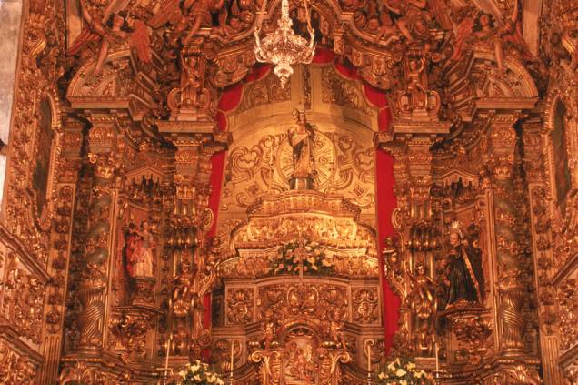 Altar da Matriz Nossa Senhora do Pilar – mais de 400 quilos de ouro ornamentam o interior da construção