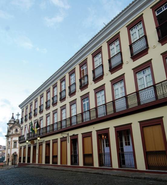 Casarão do Hotel Solar do Rosário, ao lado da <a href="https://viajeaqui.abril.com.br/estabelecimentos/br-mg-ouro-preto-atracao-igreja-n-s-do-rosario-dos-pretos" rel="Igreja Nossa Senhora do Rosário dos Pretos" target="_blank">Igreja Nossa Senhora do Rosário dos Pretos</a>, em <a href="https://viajeaqui.abril.com.br/cidades/br-mg-ouro-preto" rel="Ouro Preto (MG)" target="_blank">Ouro Preto (MG)</a>