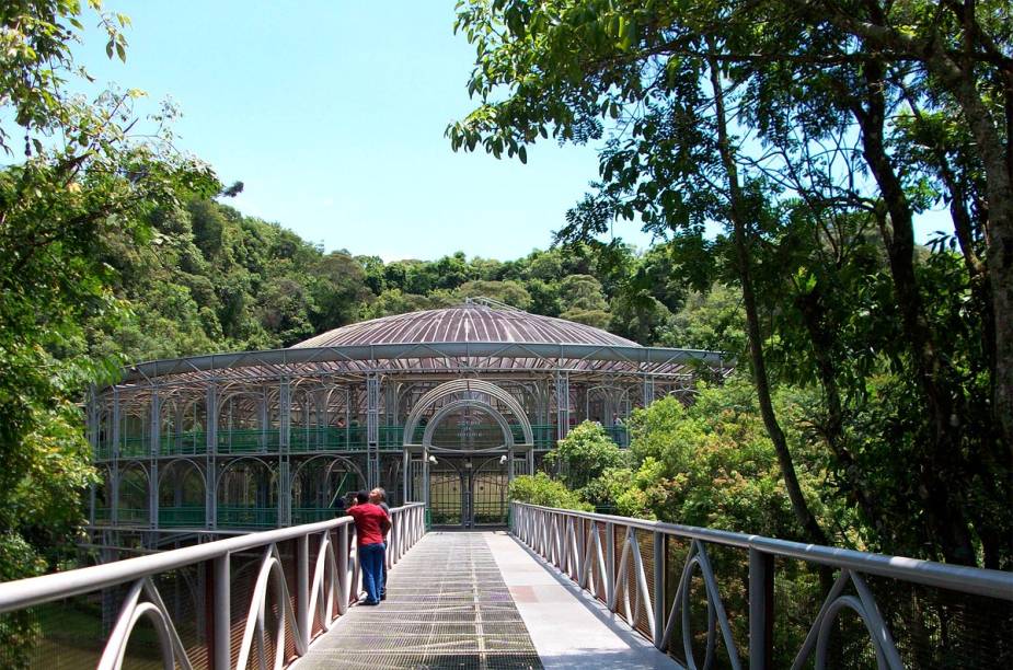 Está no Ópera de Arame? Aproveite a visita para conhecer o Parque das Pedreiras que fica ao lado, em meio à Mata Atlântica