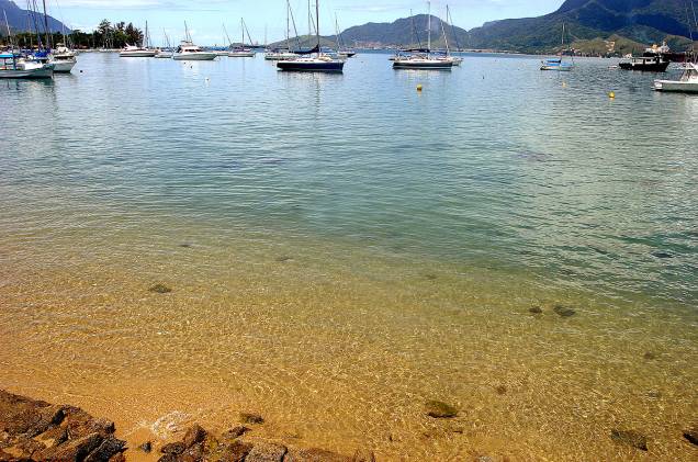 Orla do Saco da Capela - uma das praias mais movimentadas no verão Orla do Saco da Capela - uma das praias mais movimentadas no verão