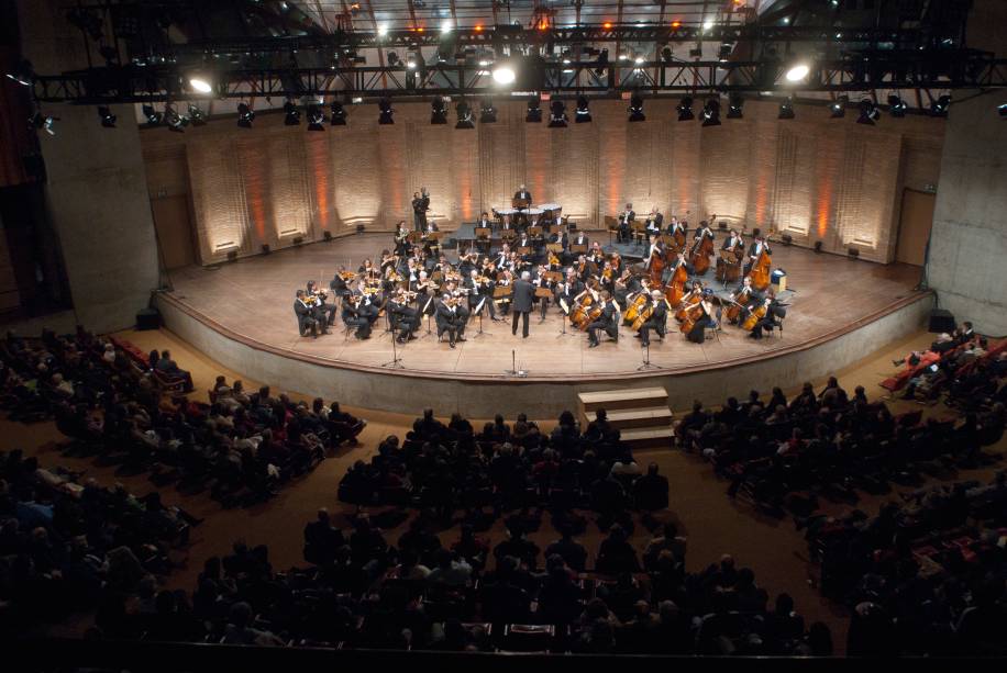 Osesp se apresenta com a regência de violino de Pinchas Zukerman, no 42° Festival de Inverno de Campos do Jordão, em 2011
