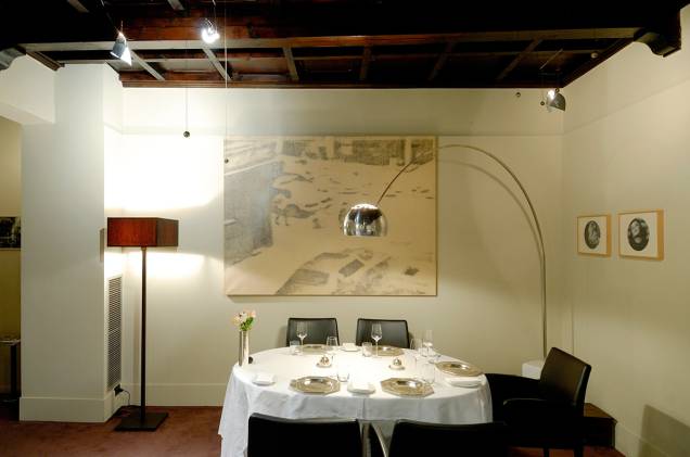 <strong>3º Osteria Francescana – <a href="https://viajeaqui.abril.com.br/cidades/italia-modena" rel="Módena " target="_blank">Módena </a></strong>Apesar do ambiente moderno, as inspirações do chefe Massimo Bottura vêm dos confortantes sabores da infância e da cidade de Módena. Se para os restaurantes estrelados já é necessário reservar com antecedência, na Osteria Francescana isso é indispensável: o restaurante tem apenas 12 mesas. <strong>3º Osteria Francescana – <a href="https://viajeaqui.abril.com.br/cidades/italia-modena" rel="Módena " target="_blank">Módena </a></strong>Apesar do ambiente moderno, as inspirações do chefe Massimo Bottura vêm dos confortantes sabores da infância e da cidade de Módena. Se para os restaurantes estrelados já é necessário reservar com antecedência, na Osteria Francescana isso é indispensável: o restaurante tem apenas 12 mesas.