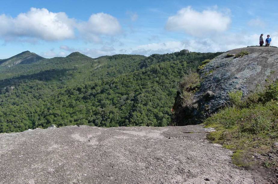 Aviso aos que sentem vertigem: o fim da trilha é cheio de precipícios