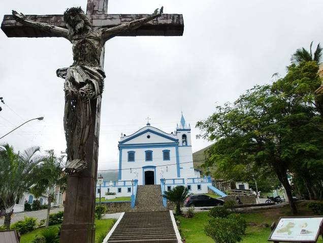 Em Ilhabela, não deixe de passear pelo charmoso centro histórico; a <strong>Igreja Matriz</strong> fica no alto de uma colina