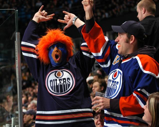 Os Edmonton Oilers foram o time de hóquei no gelo mais poderoso da década de 1980, contando com quatro dos melhores jogadores de todos os tempos: Wayne Gretzky, Mark Messier, Jari Kurri e Paul Coffey. Os tempos de glória se foram há muito, mas os torcedores continuam fanáticos