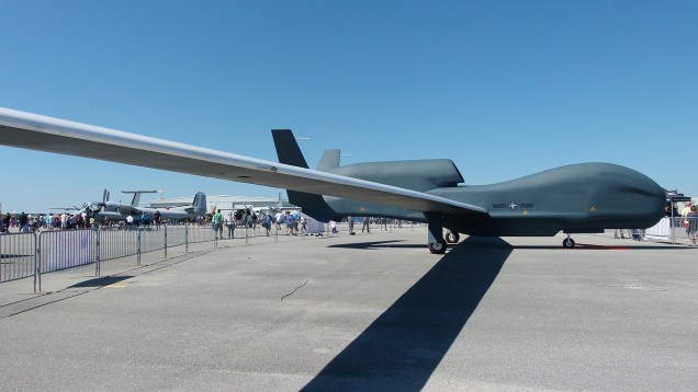 Além da exibição nos ares, há exposições de modelos de aviões que demonstram o poderio da Força Aérea dos Estados Unidos; na foto, um Northrop Grumman Global Hawk, um avião não-tripulado usado para espionagem