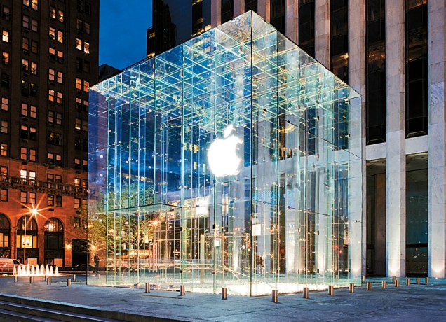 A mais que moderna loja da Apple da 5ª Avenida virou atração turística