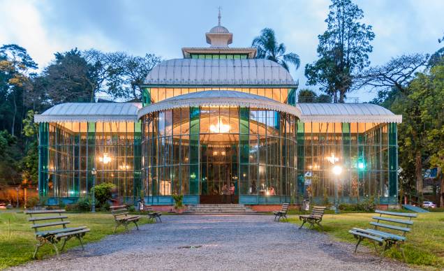 Foi aqui no Palácio de Cristal que a nobreza brasileira "celebrou" a abolição da escravatura, em 1888 Foi aqui no Palácio de Cristal que a nobreza brasileira "celebrou" a abolição da escravatura, em 1888