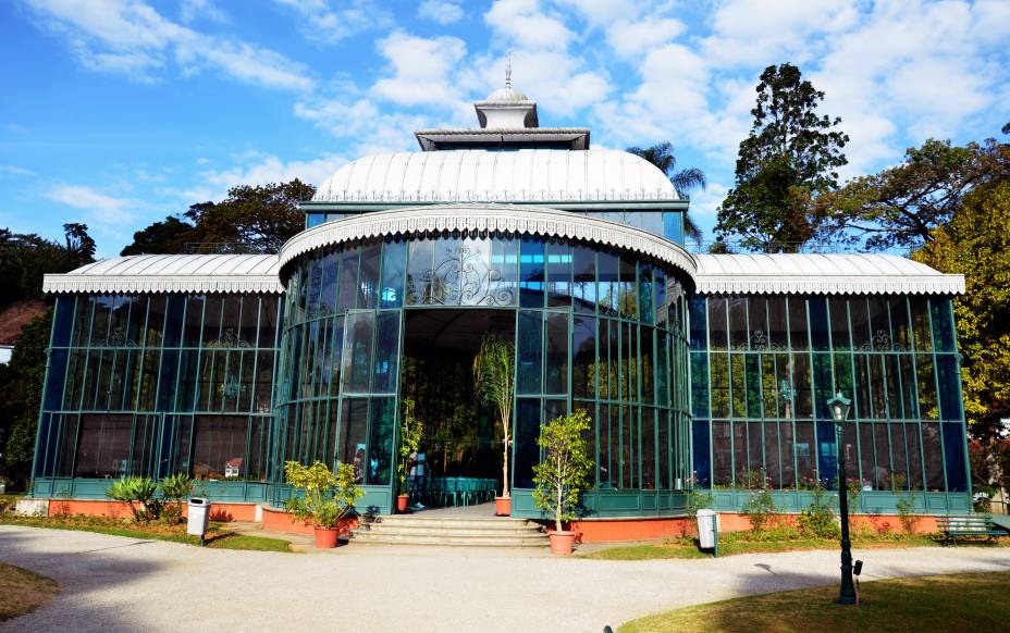 <strong>16. Palácio de Cristal</strong>Projetada na França, com inspiração no Crystal Palace de Londres, a construção foi um presente de Conde d’Eu para sua esposa, a Princesa Isabel. A abolição da escravatura, em 1888, foi celebrada aqui. Recebe eventos culturais e exposições temporárias. Rua Alfredo Pachá, s/n°, Centro, 24/2247-3721; grátis.