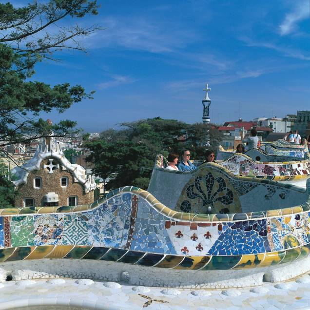 Vista do Parc Güell - o lugar fica no alto da cidade, e é possível ter visões panorâmicas de Barcelona Vista do Parc Güell - o lugar fica no alto da cidade, e é possível ter visões panorâmicas de Barcelona