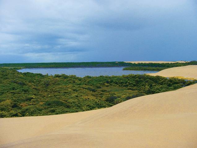 A cidade, segunda maior do Piauí, é base para os passeios no Delta do Parnaíba e abriga outras atrações como praias e a Lagoa do Portinho. <a href="https://www.booking.com/searchresults.pt-br.html?aid=332455&lang=pt-br&sid=eedbe6de09e709d664615ac6f1b39a5d&sb=1&src=searchresults&src_elem=sb&error_url=https%3A%2F%2Fwww.booking.com%2Fsearchresults.pt-br.html%3Faid%3D332455%3Bsid%3Deedbe6de09e709d664615ac6f1b39a5d%3Bclass_interval%3D1%3Bdest_id%3D1347%3Bdest_type%3Dregion%3Bdtdisc%3D0%3Bfrom_sf%3D1%3Bgroup_adults%3D2%3Bgroup_children%3D0%3Binac%3D0%3Bindex_postcard%3D0%3Blabel_click%3Dundef%3Bno_rooms%3D1%3Boffset%3D0%3Bpostcard%3D0%3Braw_dest_type%3Dregion%3Broom1%3DA%252CA%3Bsb_price_type%3Dtotal%3Bsearch_selected%3D1%3Bsrc%3Dsearchresults%3Bsrc_elem%3Dsb%3Bss%3DMaranh%25C3%25A3o%252C%2520%25E2%2580%258BBrasil%3Bss_all%3D0%3Bss_raw%3DMaranh%25C3%25A3o%3Bssb%3Dempty%3Bsshis%3D0%3Bssne_untouched%3DCear%25C3%25A1%26%3B&ss=Piau%C3%AD%2C+%E2%80%8BBrasil&ssne=Maranh%C3%A3o&ssne_untouched=Maranh%C3%A3o&checkin_monthday=&checkin_month=&checkin_year=&checkout_monthday=&checkout_month=&checkout_year=&no_rooms=1&group_adults=2&group_children=0&highlighted_hotels=&from_sf=1&ss_raw=Piau%C3%AD+&ac_position=0&ac_langcode=xb&dest_id=1346&dest_type=region&search_pageview_id=2c457a0695c70306&search_selected=true&search_pageview_id=2c457a0695c70306&ac_suggestion_list_length=5&ac_suggestion_theme_list_length=0" target="_blank" rel="noopener"><em>Busque hospedagens em Piauí </em></a> A cidade, segunda maior do Piauí, é base para os passeios no Delta do Parnaíba e abriga outras atrações como praias e a Lagoa do Portinho. <a href="https://www.booking.com/searchresults.pt-br.html?aid=332455&lang=pt-br&sid=eedbe6de09e709d664615ac6f1b39a5d&sb=1&src=searchresults&src_elem=sb&error_url=https%3A%2F%2Fwww.booking.com%2Fsearchresults.pt-br.html%3Faid%3D332455%3Bsid%3Deedbe6de09e709d664615ac6f1b39a5d%3Bclass_interval%3D1%3Bdest_id%3D1347%3Bdest_type%3Dregion%3Bdtdisc%3D0%3Bfrom_sf%3D1%3Bgroup_adults%3D2%3Bgroup_children%3D0%3Binac%3D0%3Bindex_postcard%3D0%3Blabel_click%3Dundef%3Bno_rooms%3D1%3Boffset%3D0%3Bpostcard%3D0%3Braw_dest_type%3Dregion%3Broom1%3DA%252CA%3Bsb_price_type%3Dtotal%3Bsearch_selected%3D1%3Bsrc%3Dsearchresults%3Bsrc_elem%3Dsb%3Bss%3DMaranh%25C3%25A3o%252C%2520%25E2%2580%258BBrasil%3Bss_all%3D0%3Bss_raw%3DMaranh%25C3%25A3o%3Bssb%3Dempty%3Bsshis%3D0%3Bssne_untouched%3DCear%25C3%25A1%26%3B&ss=Piau%C3%AD%2C+%E2%80%8BBrasil&ssne=Maranh%C3%A3o&ssne_untouched=Maranh%C3%A3o&checkin_monthday=&checkin_month=&checkin_year=&checkout_monthday=&checkout_month=&checkout_year=&no_rooms=1&group_adults=2&group_children=0&highlighted_hotels=&from_sf=1&ss_raw=Piau%C3%AD+&ac_position=0&ac_langcode=xb&dest_id=1346&dest_type=region&search_pageview_id=2c457a0695c70306&search_selected=true&search_pageview_id=2c457a0695c70306&ac_suggestion_list_length=5&ac_suggestion_theme_list_length=0" target="_blank" rel="noopener"><em>Busque hospedagens em Piauí </em></a>