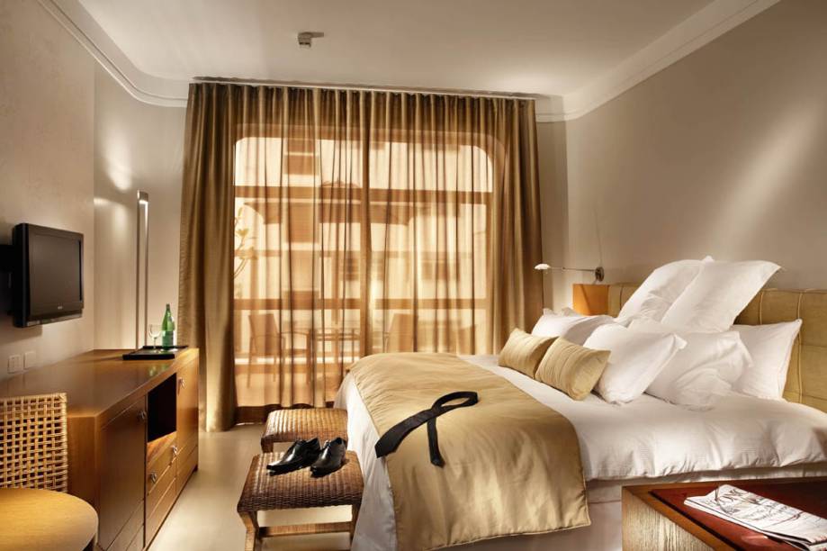 <strong>Parque Balneário Hotel (Santos, SP)</strong>O <a href="https://viajeaqui.abril.com.br/estabelecimentos/br-sp-santos-hospedagem-parque-balneario" rel="Parque Balneário Hotel">Parque Balneário Hotel</a>, a poucos passos da praia, terá oficinas de chocolates, caça ao coelho, atividades na piscina, entre outras brincadeiras. Os hóspedes também poderão desfrutar do piso E, dedicado ao entretenimento. O espaço tem videogame, fliperama, piscina de bolinhas e sala de cinema.A diária no período de 17 a 22 de abril custa desde R$ 467 por pessoa. A hospedagem é em apartamento standard duplo, com café da manhã, jantar e almoço especial no domingo de Páscoa. <strong>Parque Balneário Hotel (Santos, SP)</strong>O <a href="https://viajeaqui.abril.com.br/estabelecimentos/br-sp-santos-hospedagem-parque-balneario" rel="Parque Balneário Hotel">Parque Balneário Hotel</a>, a poucos passos da praia, terá oficinas de chocolates, caça ao coelho, atividades na piscina, entre outras brincadeiras. Os hóspedes também poderão desfrutar do piso E, dedicado ao entretenimento. O espaço tem videogame, fliperama, piscina de bolinhas e sala de cinema.A diária no período de 17 a 22 de abril custa desde R$ 467 por pessoa. A hospedagem é em apartamento standard duplo, com café da manhã, jantar e almoço especial no domingo de Páscoa.