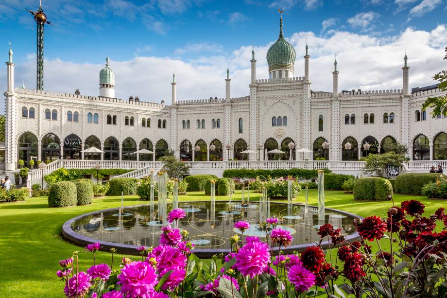 Há um hotel dentro do <a href="https://viajeaqui.abril.com.br/estabelecimentos/dinamarca-copenhague-atracao-tivoli" rel="Tivoli" target="_blank">Tivoli</a>, em <a href="https://viajeaqui.abril.com.br/cidades/dinamarca-copenhague" rel="Copenhague" target="_blank">Copenhague</a>: o Nimb (foto)