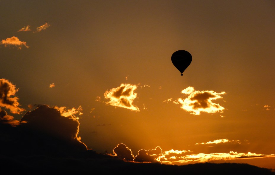 No Parque do Balonismo, em Torres, há um festival temático, que deixa o lugar repleto de cores. Os melhores horários para aproveitar o programa é durante o pôr-do-sol ou ao anoitecer