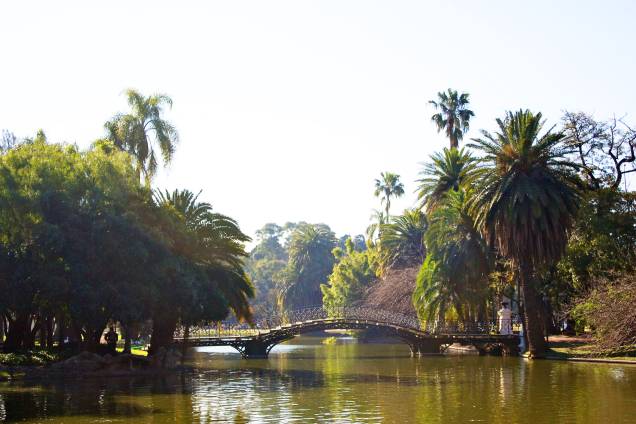 <strong>Parque Tres de Febrero </strong>                                        Localizado em Palermo, conhecido por ser o bairro mais arborizado da capital argentina, o parque é um lugar onde a paz e a tranquilidade reinam. Ao seu redor, há belos jardins e um planetário que também valem a visita