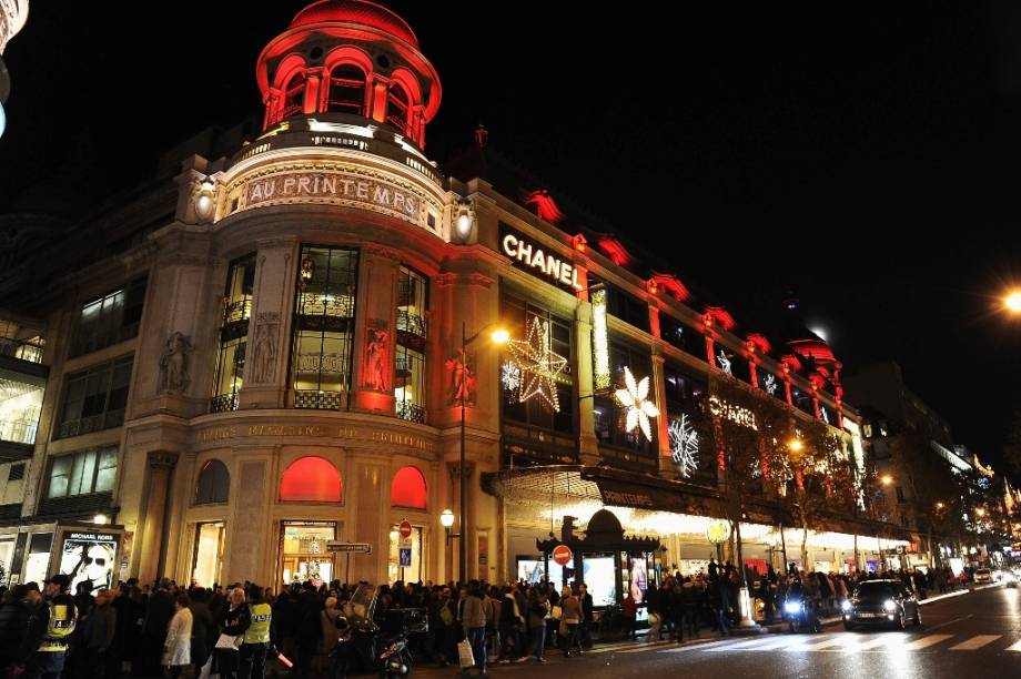 Au Printemps, um dos endereços do consumo mais conhecidos de Paris, ideal para comprinhas variadas de última hora Au Printemps, um dos endereços do consumo mais conhecidos de Paris, ideal para comprinhas variadas de última hora