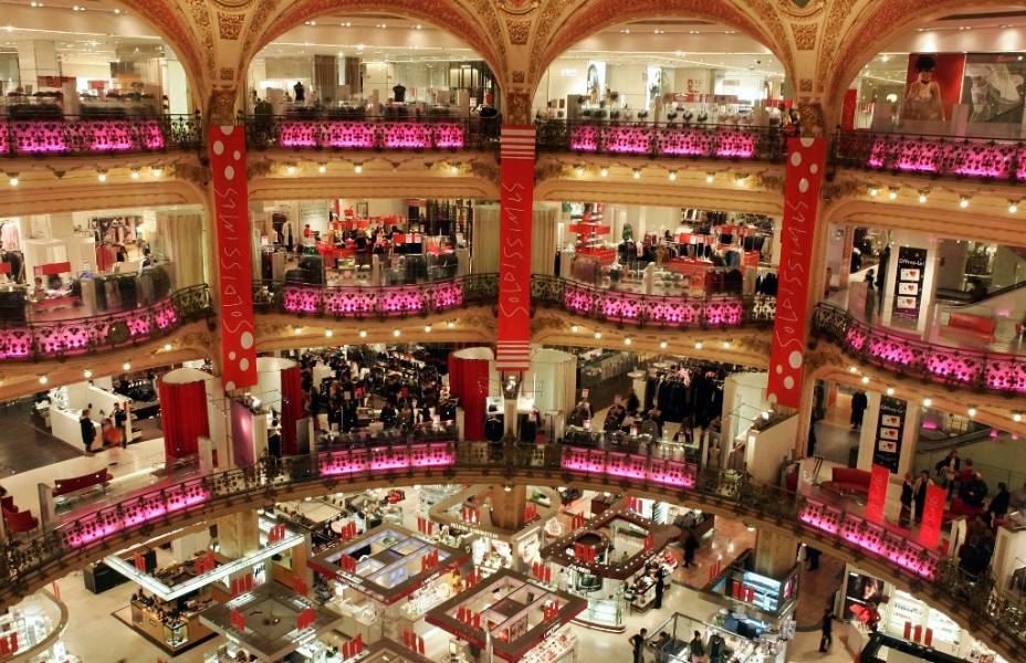As Galeries Lafayette promovem anualmente uma liquidação de inverno As Galeries Lafayette promovem anualmente uma liquidação de inverno