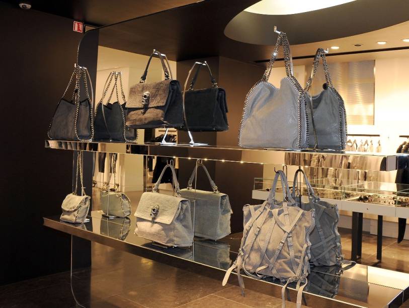 A Montaigne Market traz novidades de estilistas e casas como Valentino, Georgia May Jagger, Azzaro, Hérve Léger e Marc Jacobs A Montaigne Market traz novidades de estilistas e casas como Valentino, Georgia May Jagger, Azzaro, Hérve Léger e Marc Jacobs