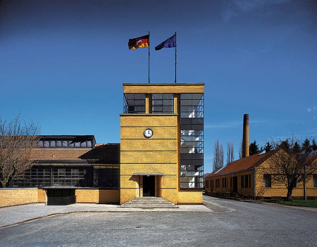 <strong>Fábrica Fagus em Alfeld (<a href="https://viajeaqui.abril.com.br/paises/alemanha" rel="Alemanha" target="_blank">Alemanha</a>)</strong><br />Construído em 1910, o layout do conjunto arquitetônico dos dez edifícios da fábrica alemã é considerado inovador pela Unesco, tendo em vista a época em que foi erguido
