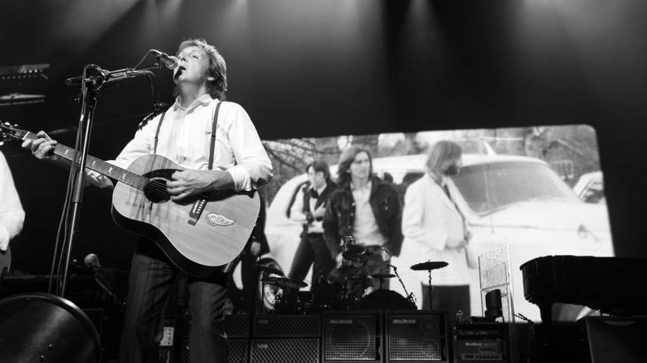 <strong>PAUL MCCARTNEY</strong>Veio em 2010, veio em 2011... e não é que Paul McCartney quis voltar em 2012 de novo? O ex-Beatle parece ter se encantado com o público brasileiro (e com os cifrões arrecadados) e topou voltar para mais uma leva de shows em território tupiniquim. A produtora Planmusic se recusa a bater o martelo até todas as pendências serem resolvidas, mas não nega que é quase 100% de certeza que o show acontecerá. E agora que a turnê vem com outro nome, <em>On The Run</em>, os fãs já estão na correria em busca de dinheiro e reservas.<strong>Onde e Quando: </strong>Recife (PE), dias 20 e 21 de abril, no Estádio do Arruda. Ainda existe o rumor de que haverá mais um show, em Florianópolis (SC), no dia 25.<strong>Ingressos: </strong>Preços e locais de venda a serem divulgados <strong>PAUL MCCARTNEY</strong>Veio em 2010, veio em 2011... e não é que Paul McCartney quis voltar em 2012 de novo? O ex-Beatle parece ter se encantado com o público brasileiro (e com os cifrões arrecadados) e topou voltar para mais uma leva de shows em território tupiniquim. A produtora Planmusic se recusa a bater o martelo até todas as pendências serem resolvidas, mas não nega que é quase 100% de certeza que o show acontecerá. E agora que a turnê vem com outro nome, <em>On The Run</em>, os fãs já estão na correria em busca de dinheiro e reservas.<strong>Onde e Quando: </strong>Recife (PE), dias 20 e 21 de abril, no Estádio do Arruda. Ainda existe o rumor de que haverá mais um show, em Florianópolis (SC), no dia 25.<strong>Ingressos: </strong>Preços e locais de venda a serem divulgados