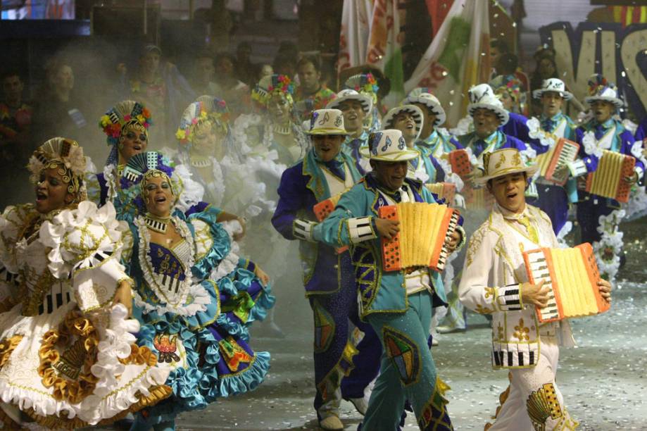 A maior Festa de São João do mundo acontece em Campina Grande (PB). Mais de um milhão de pessoas rumam para a Praça do Povo para acompanhar o concurso de quadrilhas, dançar forró e se deliciar com as comidas típicas de uma festa junina pra lá de animada